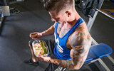 guy-eating-in-gym.jpg