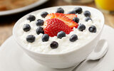 cottage_cheese_and_fruit_breakfast.jpg